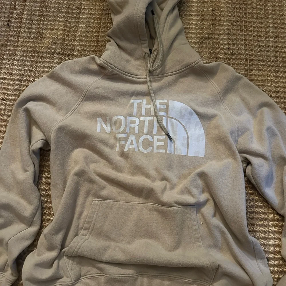 The North Face Beige Logo Hoodie – Women’s Medium - Picture 4 of 5